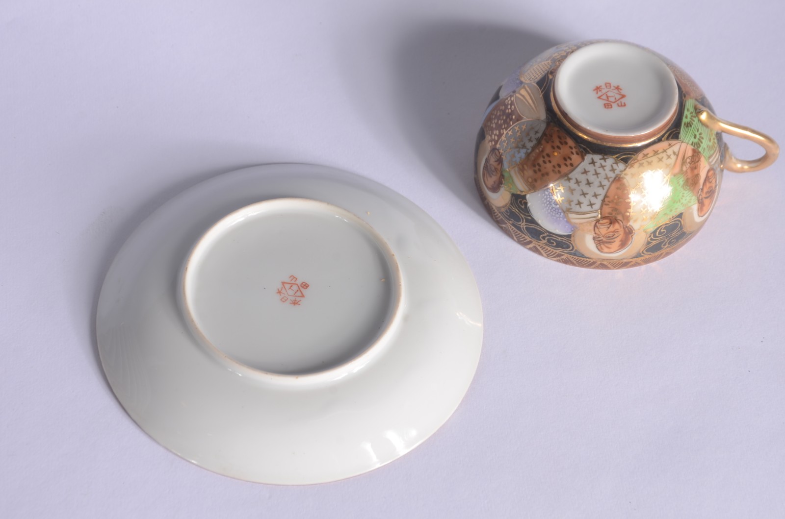 Serviço de chá de porcelana japonesa com figuras em policromia e... - foto 5 de 7