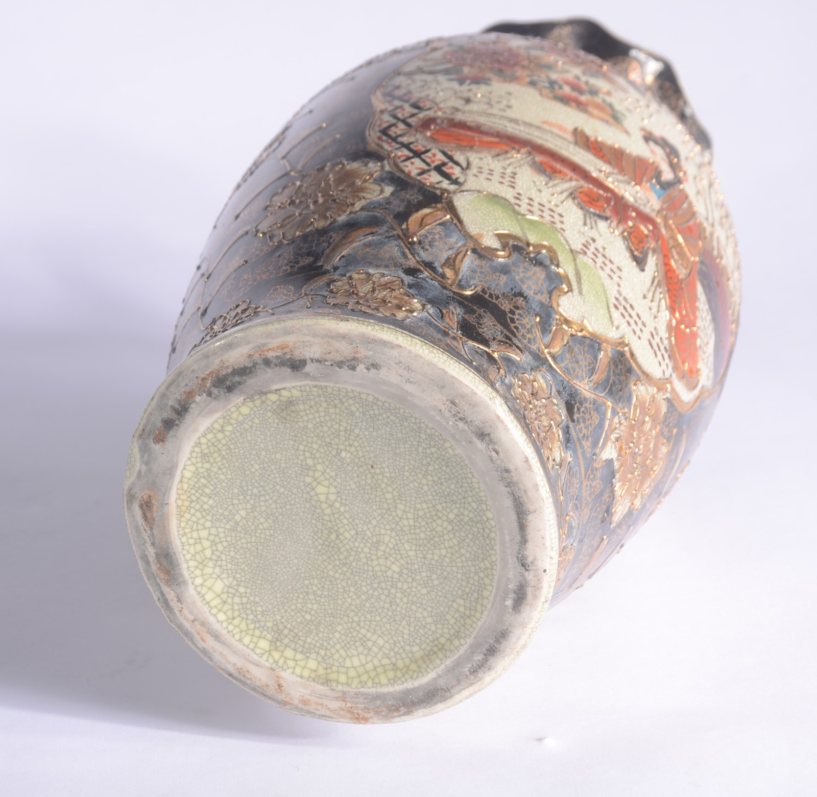 Vaso de faiança oriental decorado com figura de gueixa e flores em... - foto 8 de 8