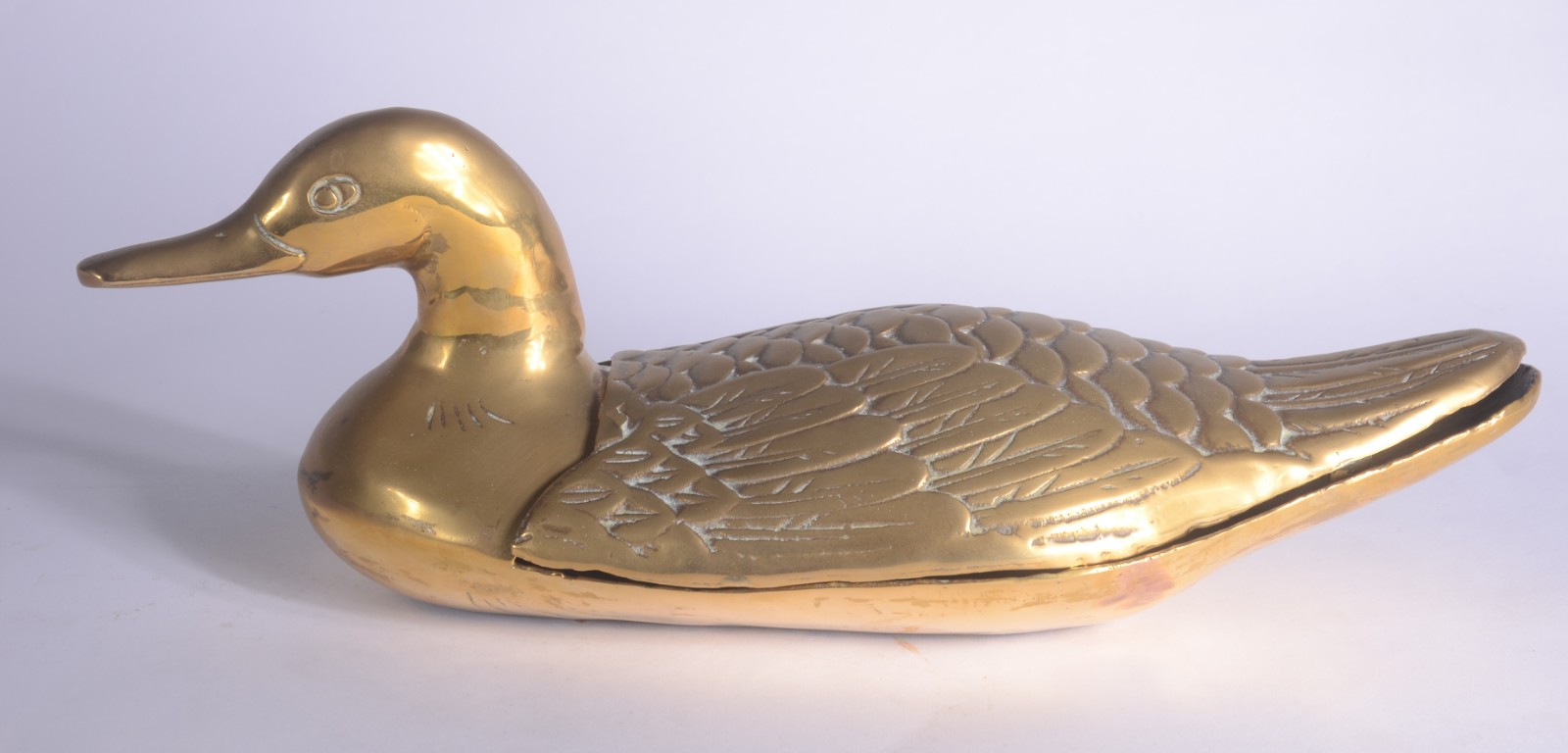 Quatro peças diversas de bronze, sendo: figura de pato com tampo... - foto 2 de 7