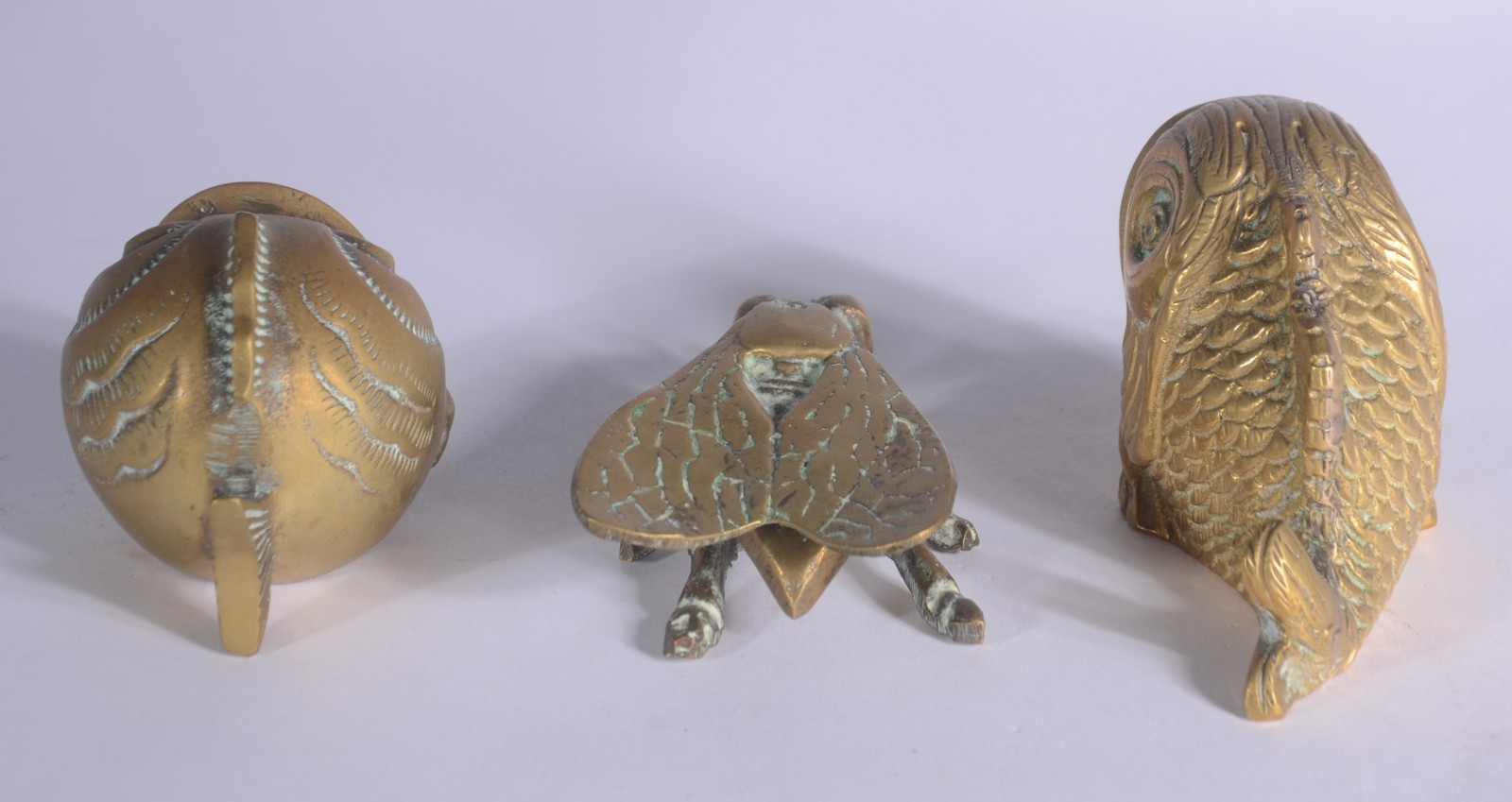 Quatro peças diversas de bronze, sendo: figura de pato com tampo... - foto 6 de 7