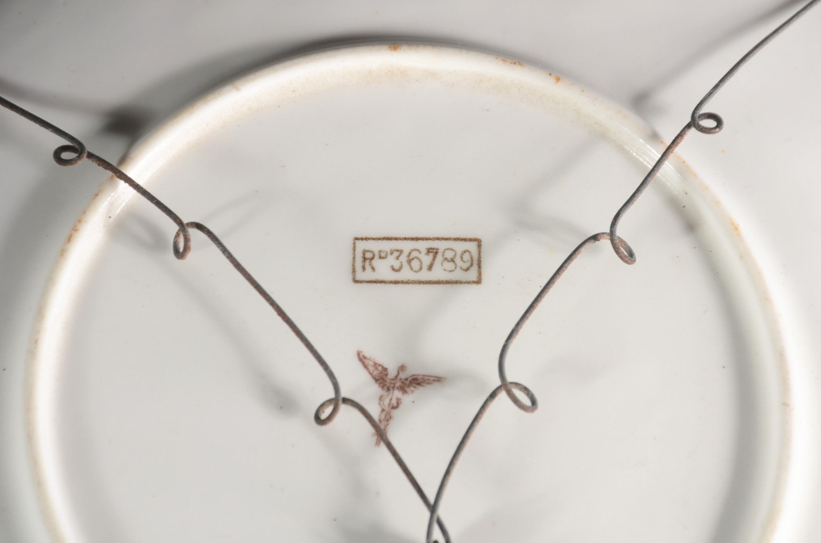 Conjunto com 5 pratos de porcelana europeia, decoração floral em... - foto 5 de 6