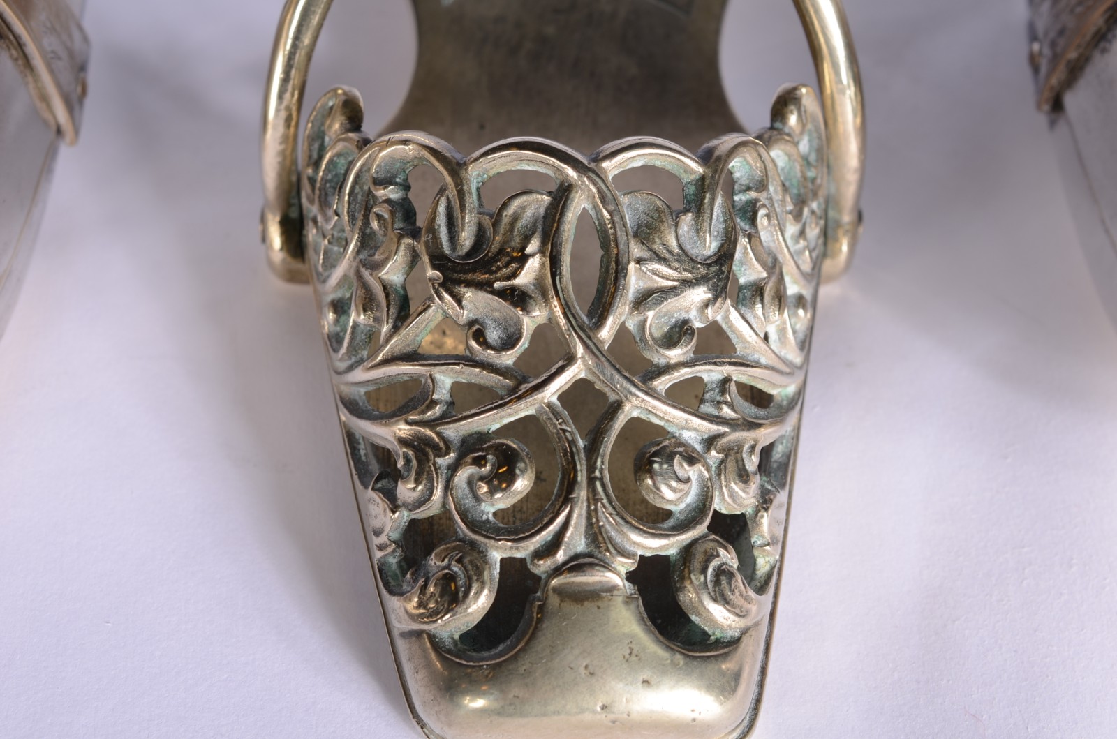 Três sapatas/floreiras de metal em diversos modelos (desgastes). - foto 6 de 6
