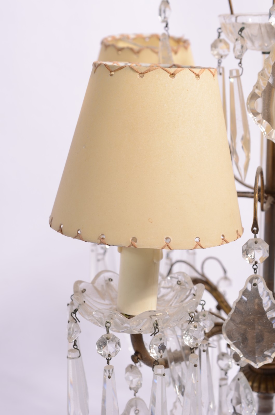 Girandole de metal dourado para quatro luzes, pingentes e placas de... - foto 2 de 11