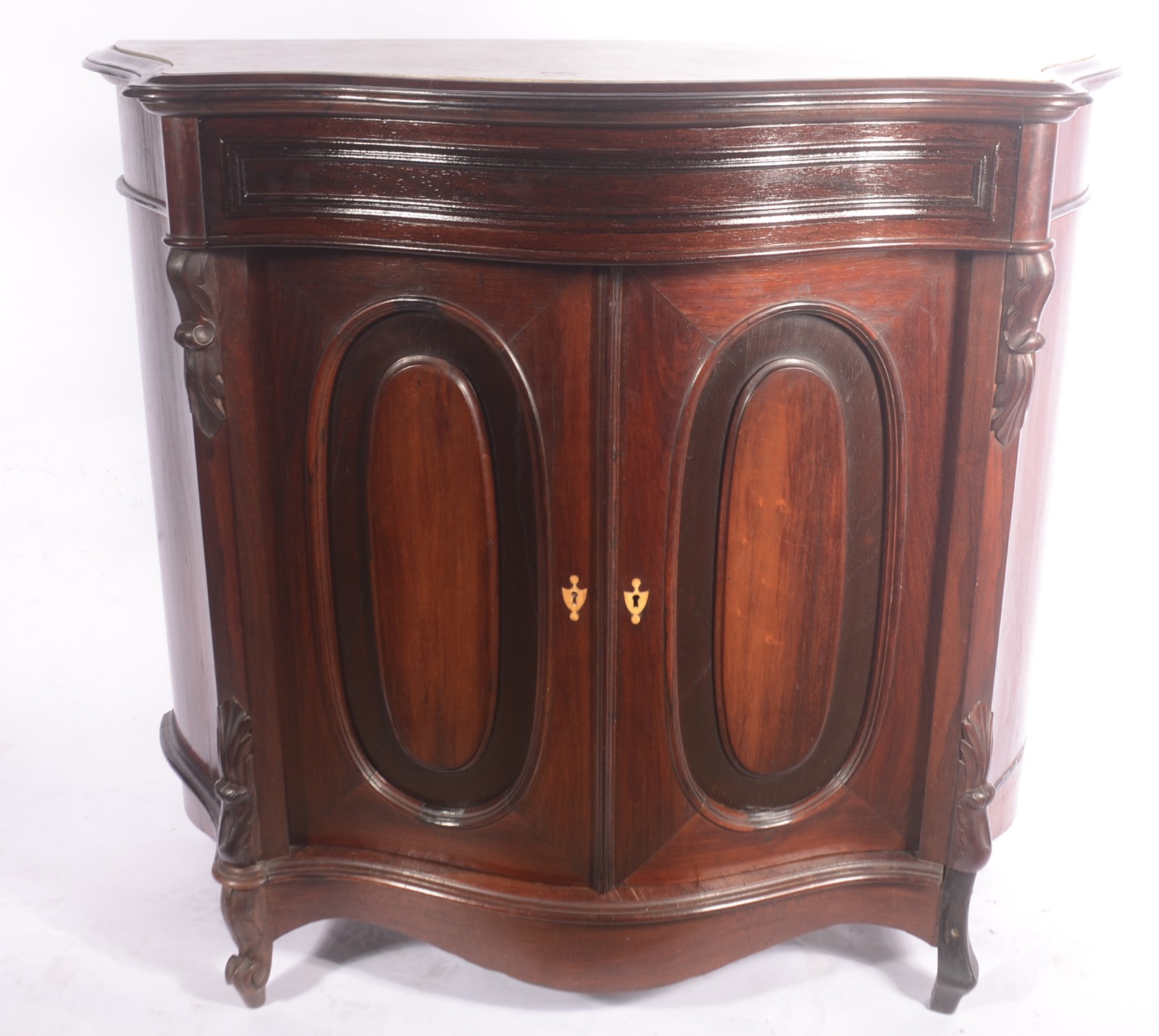 Dunquerque de madeira nobre com duas portas com medalhões ovais... - foto 2 de 8