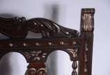 Banco de jacarandá para duas pessoas, encosto c... - Banco de jacarandá para duas pessoas, encosto com trabalhos entalhados, assento com forração de palhinha.