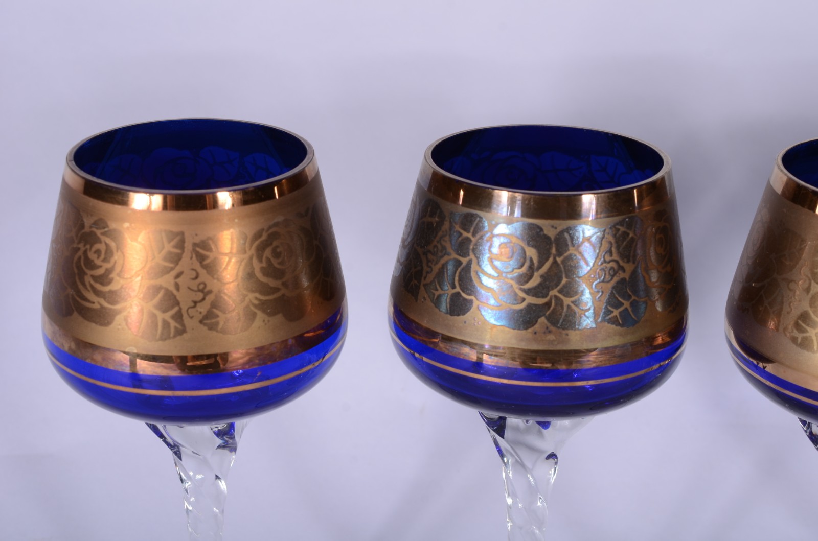 Conjunto com 6 taças para vinho de cristal azul com detalhes... - foto 2 de 5