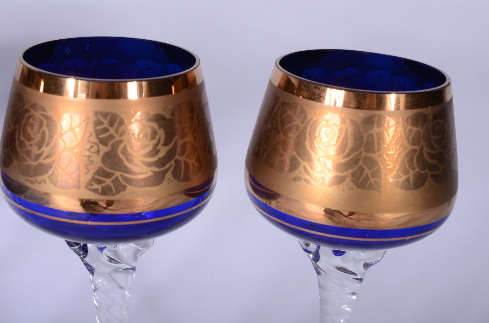Conjunto com 6 taças para vinho de cristal azul com detalhes... - foto 3 de 5