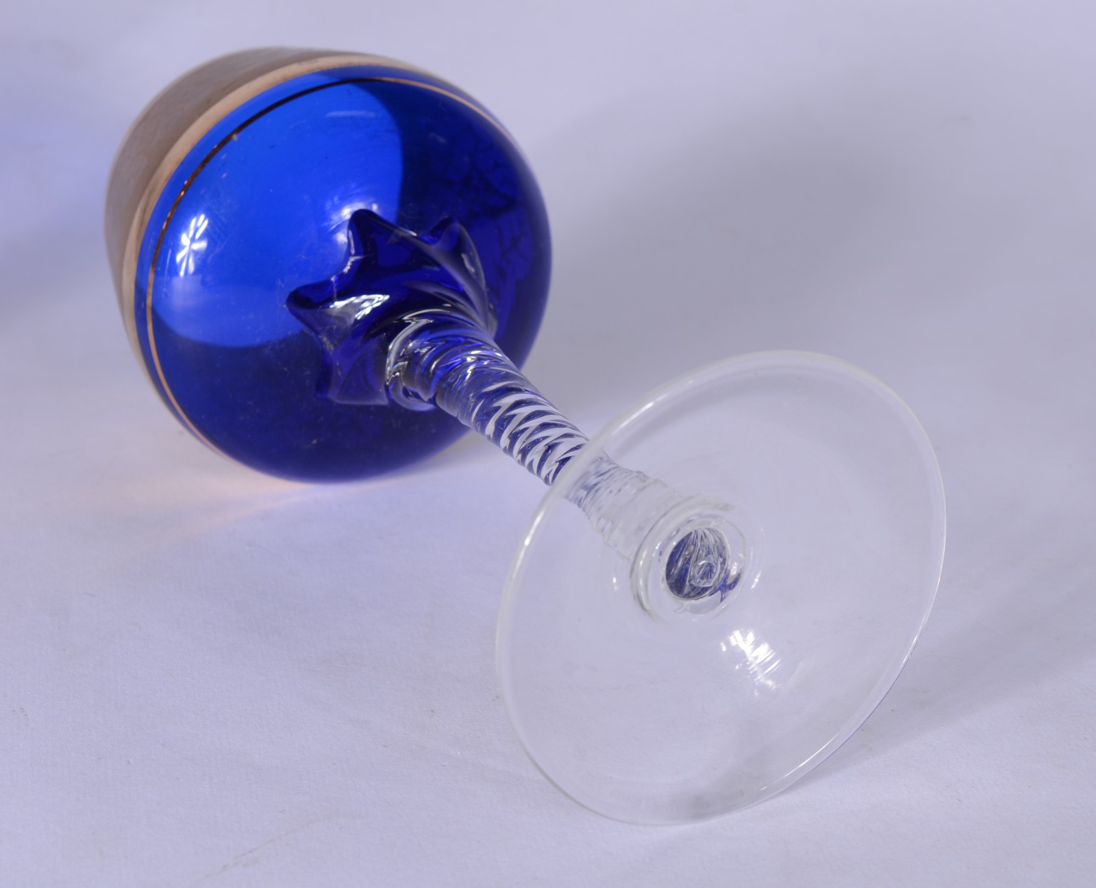 Conjunto com 6 taças para vinho de cristal azul com detalhes... - foto 5 de 5