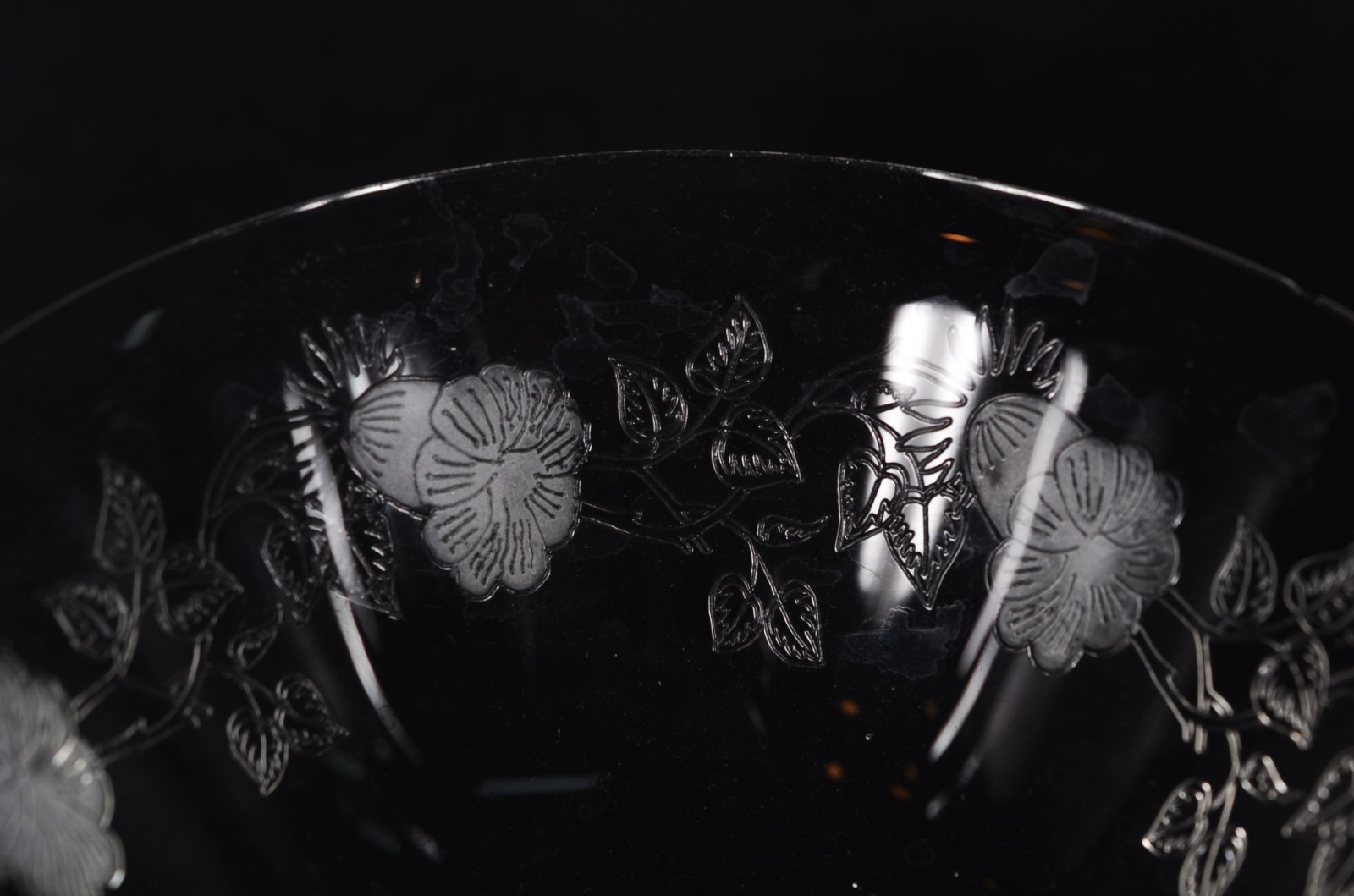 Serviço de cristal com flores lavradas, composto de: 12 taças para... - foto 9 de 11