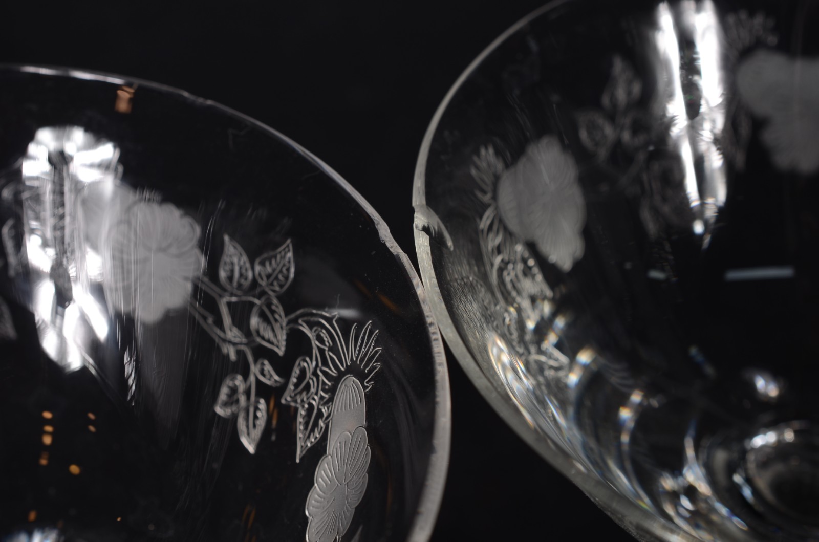 Serviço de cristal com flores lavradas, composto de: 12 taças para... - foto 10 de 11