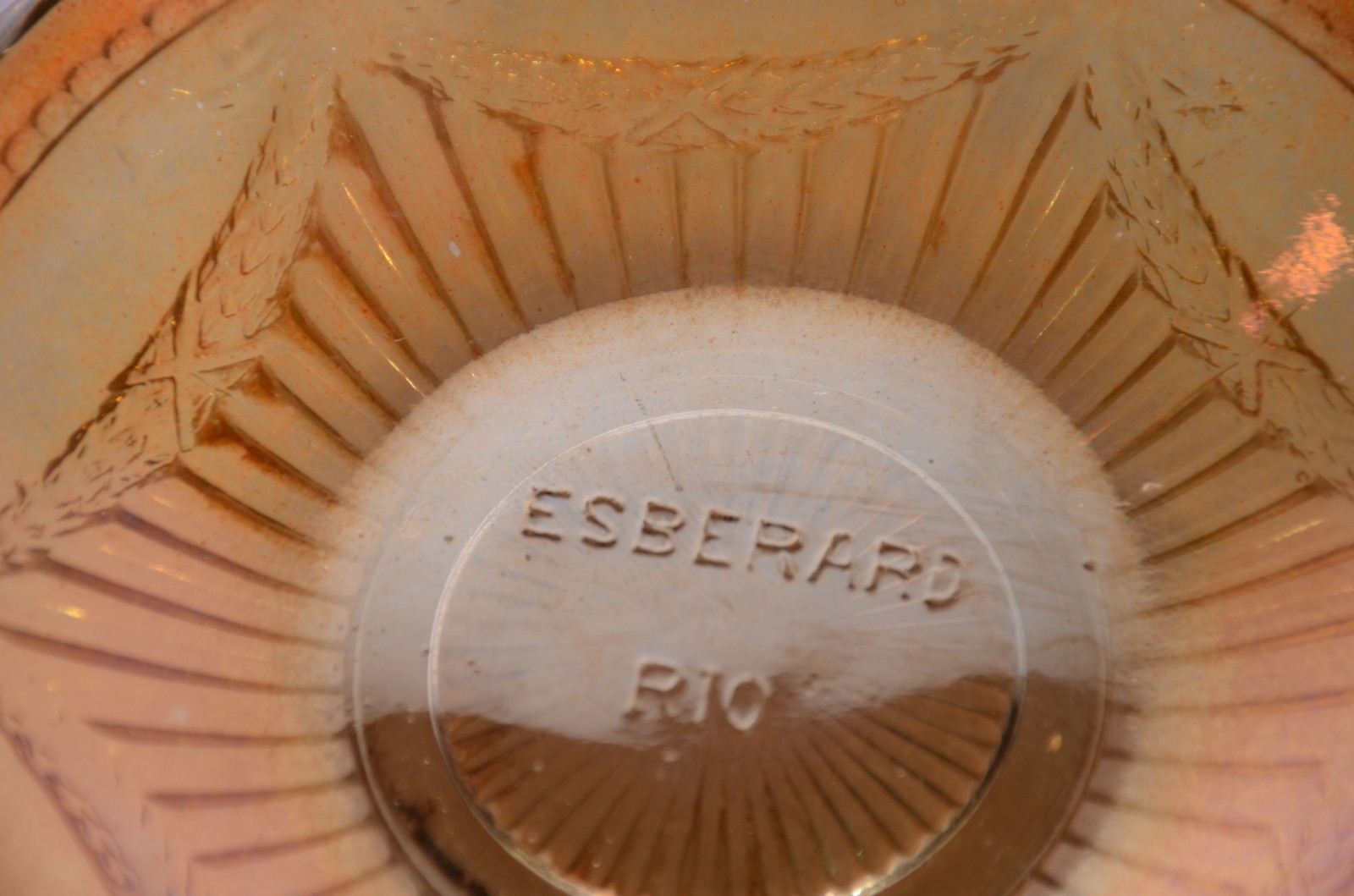 Diversas peças de vidro, sendo: 5 pratinhos de vidrão e 4 na forma de... - foto 4 de 9