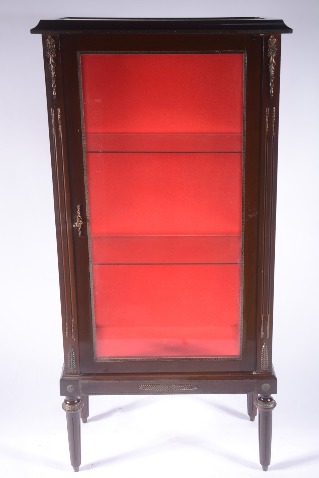 Vitrine de madeira nobre estilo Império, porta e laterais de vidro... - foto 2 de 5