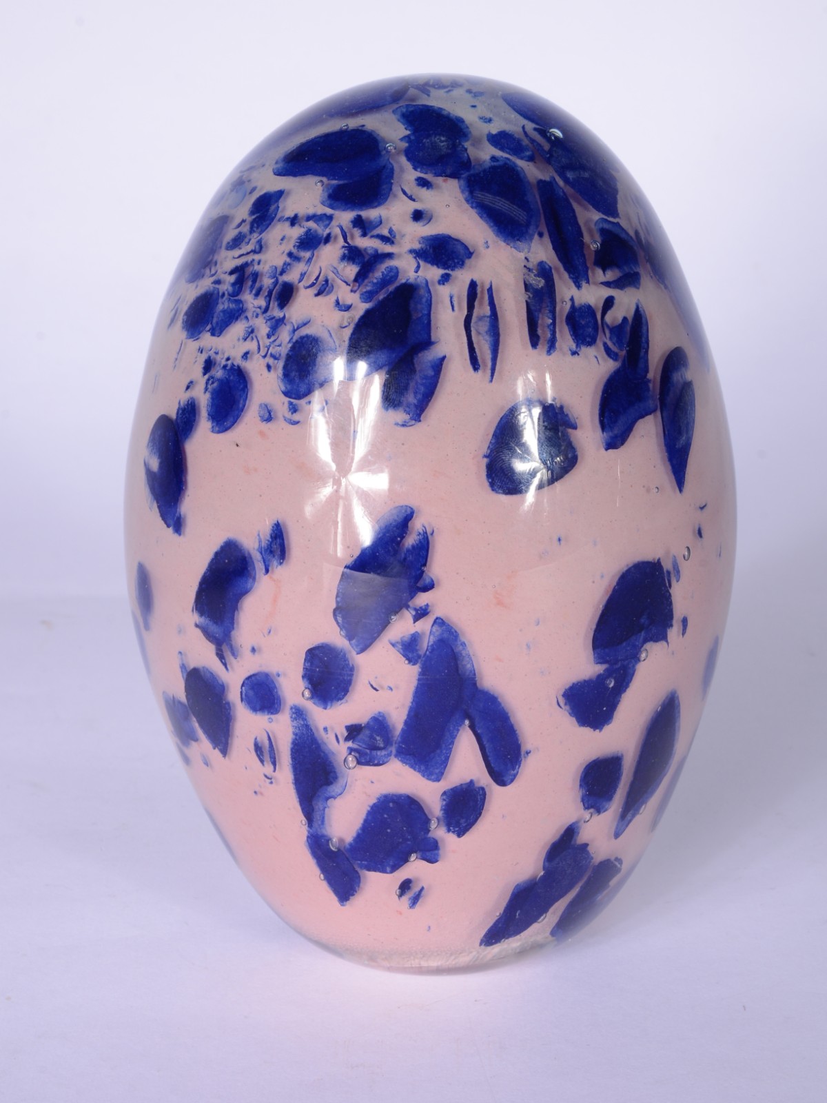 Ovo/pinha de vidro decorativo na cor azul e rosa. - foto 1 de 4