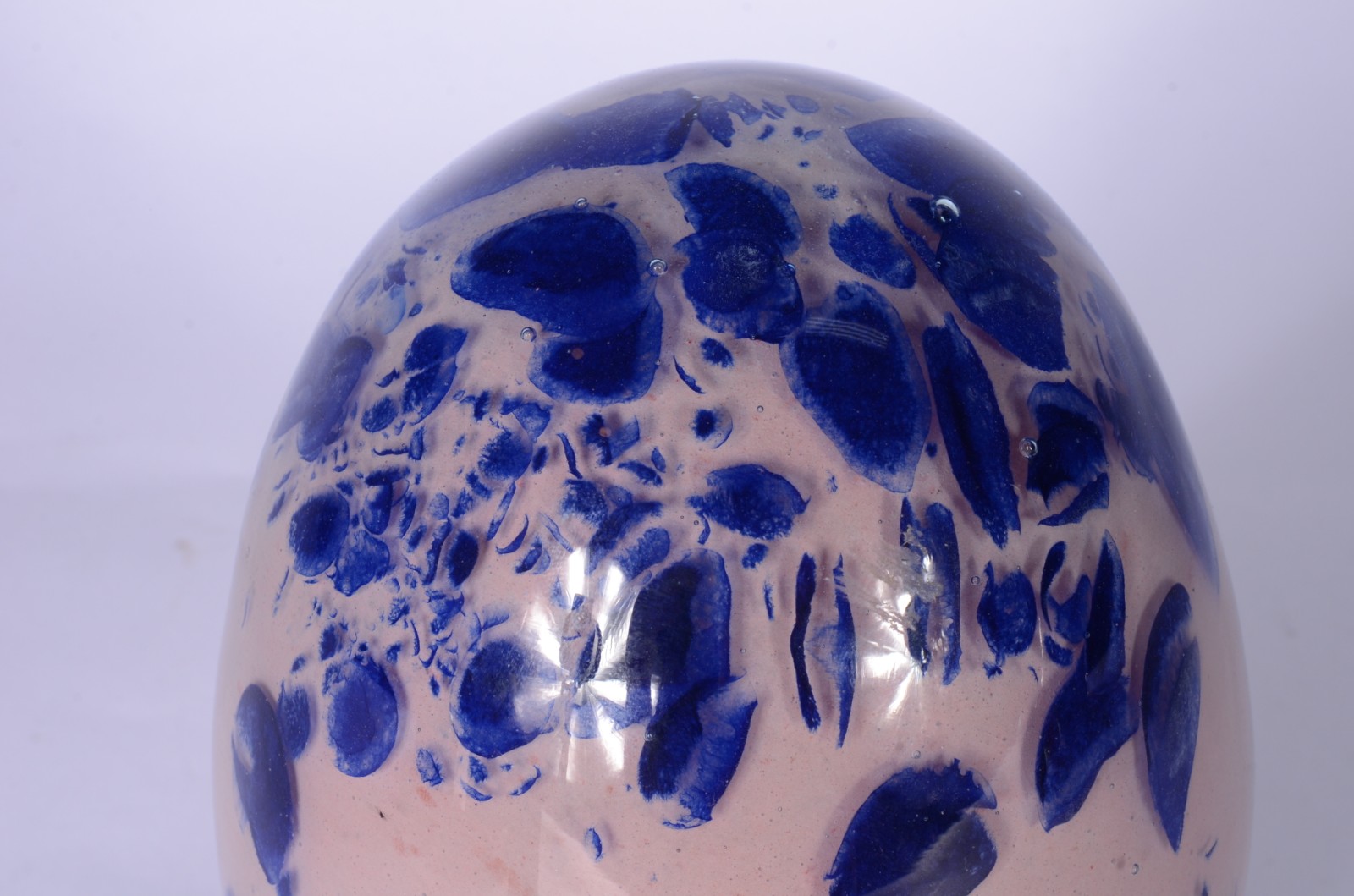 Ovo/pinha de vidro decorativo na cor azul e rosa. - foto 2 de 4