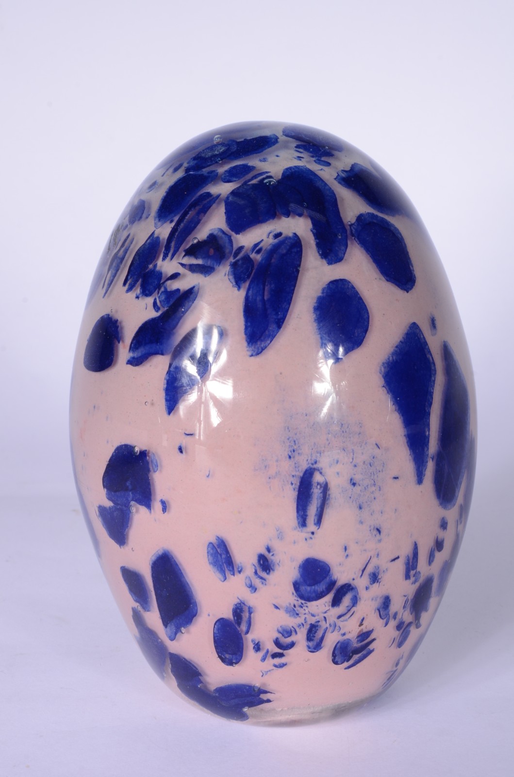 Ovo/pinha de vidro decorativo na cor azul e rosa. - foto 3 de 4