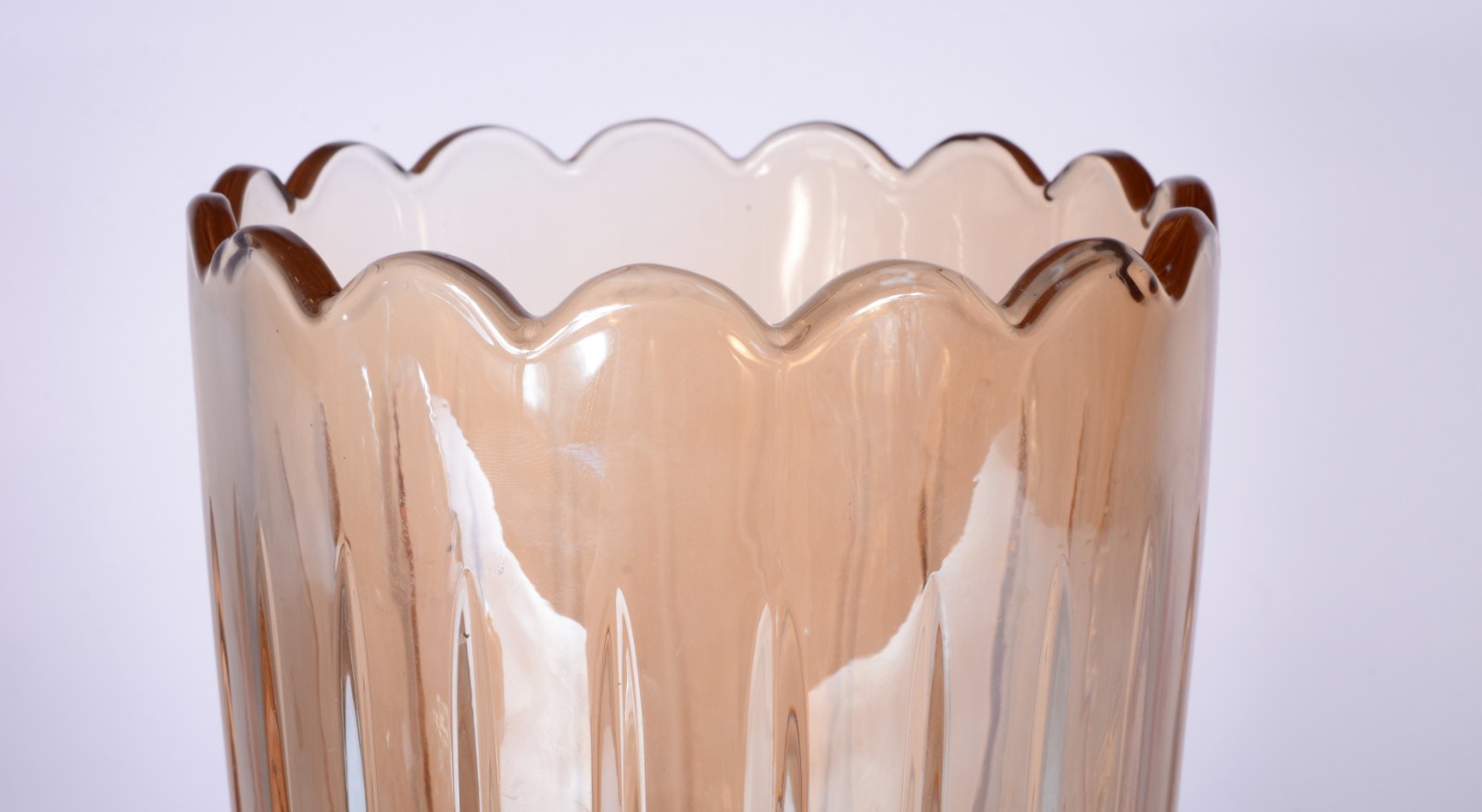 Vaso de vidro decorativo na cor âmbar. - foto 2 de 4