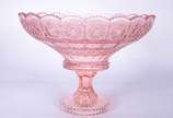 Fruteira de vidro decorativo na cor rosa. - Fruteira de vidro decorativo na cor rosa.