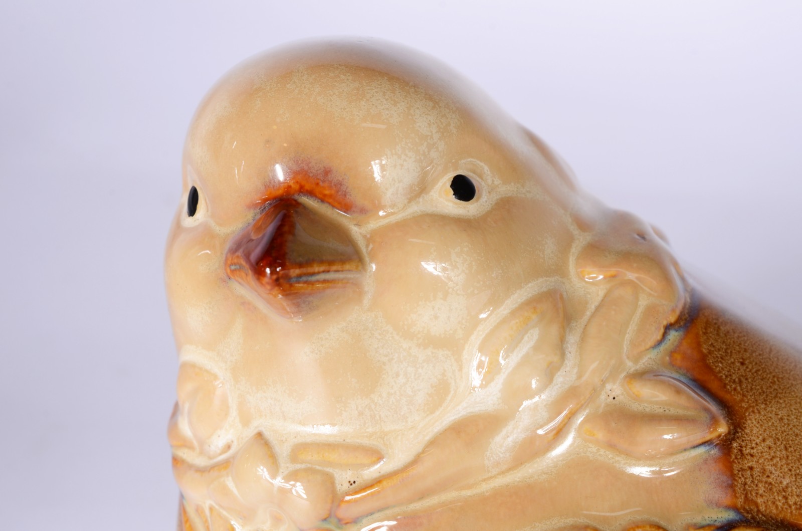 Duas estatuetas de cerâmica representando pombas. - foto 4 de 5