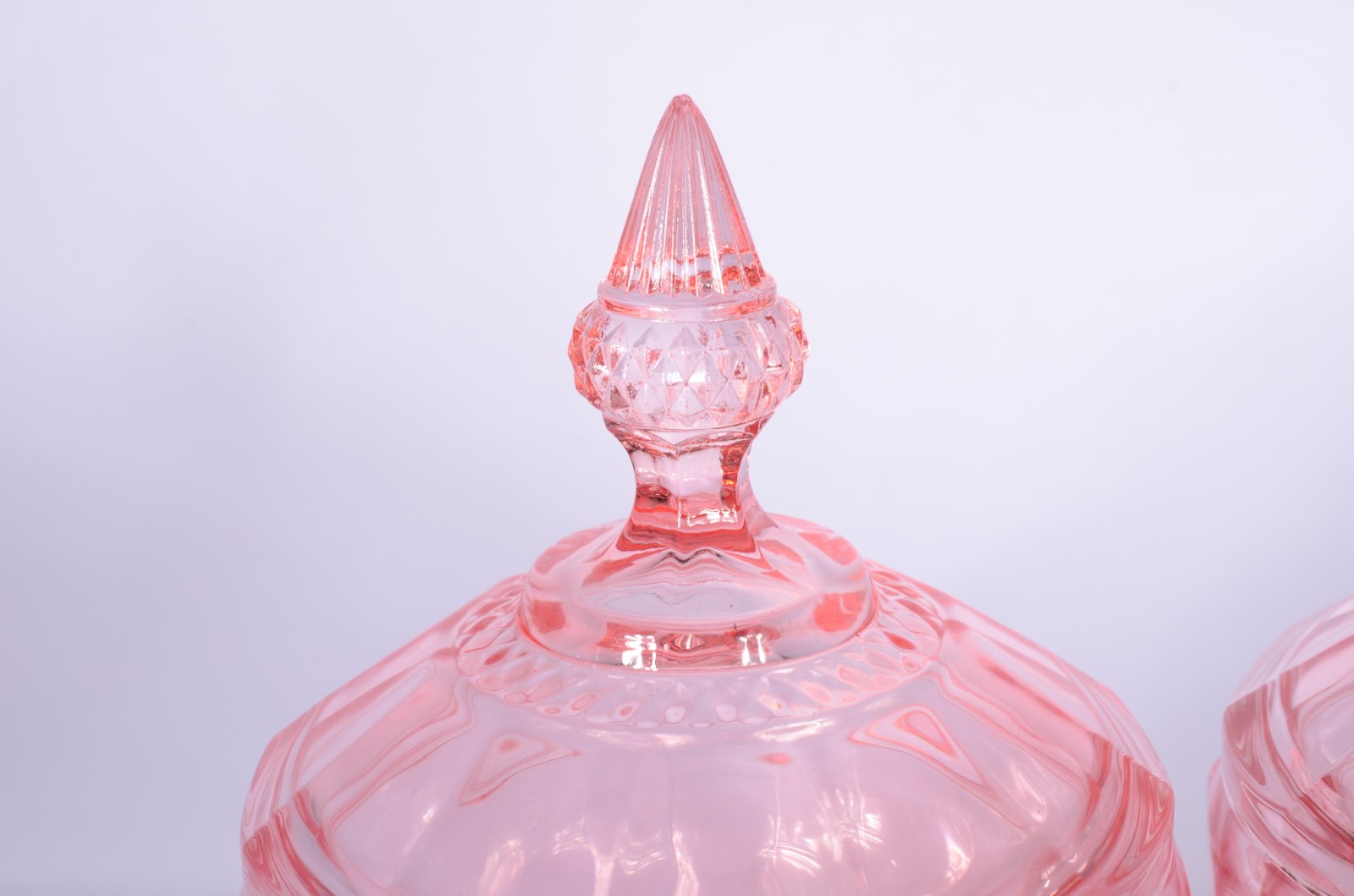 Quatro compoteiras de vidro decorativo na cor rosa. - foto 3 de 6