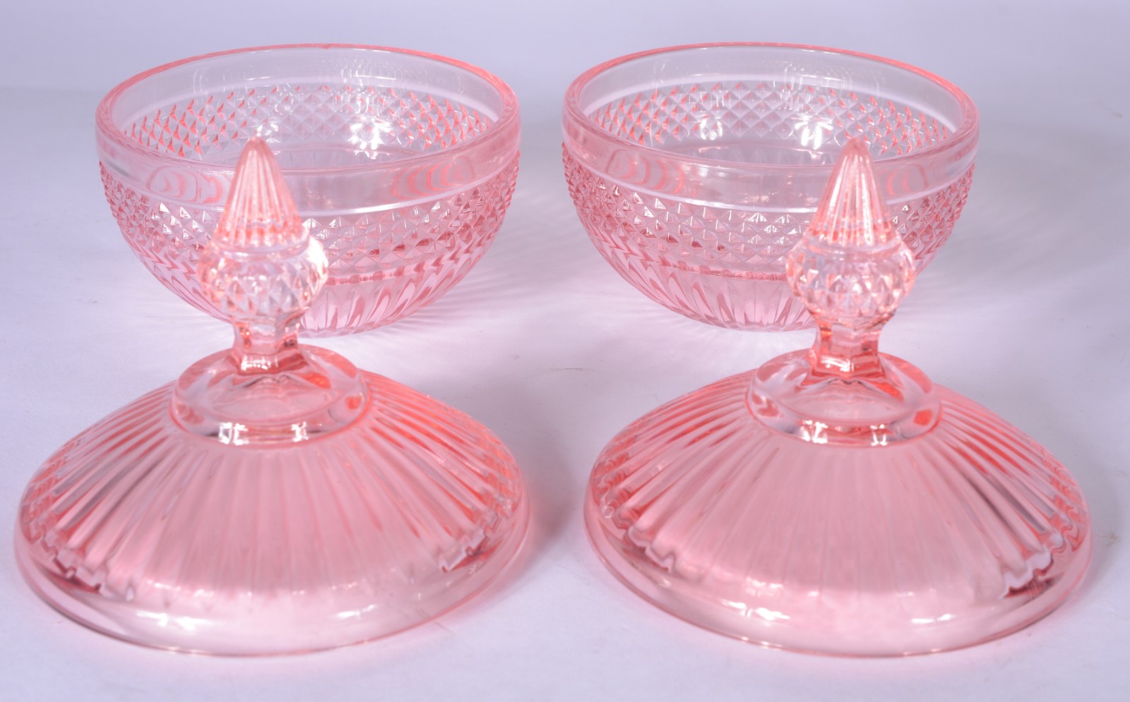 Quatro compoteiras de vidro decorativo na cor rosa. - foto 6 de 6