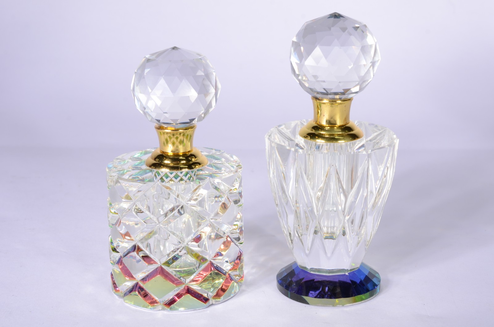 Dois perfumeiros de vidro decorativo furta cor. - foto 1 de 4
