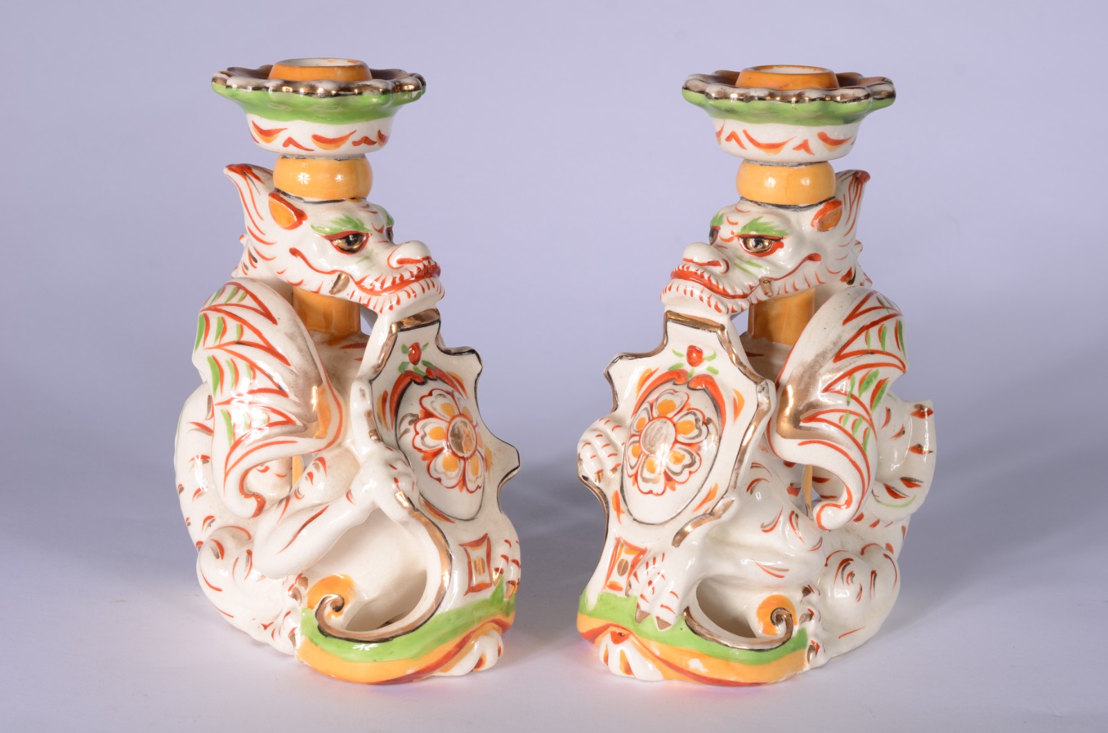 Par de castiçais de cerâmica oriental policromada na forma de... - foto 2 de 9