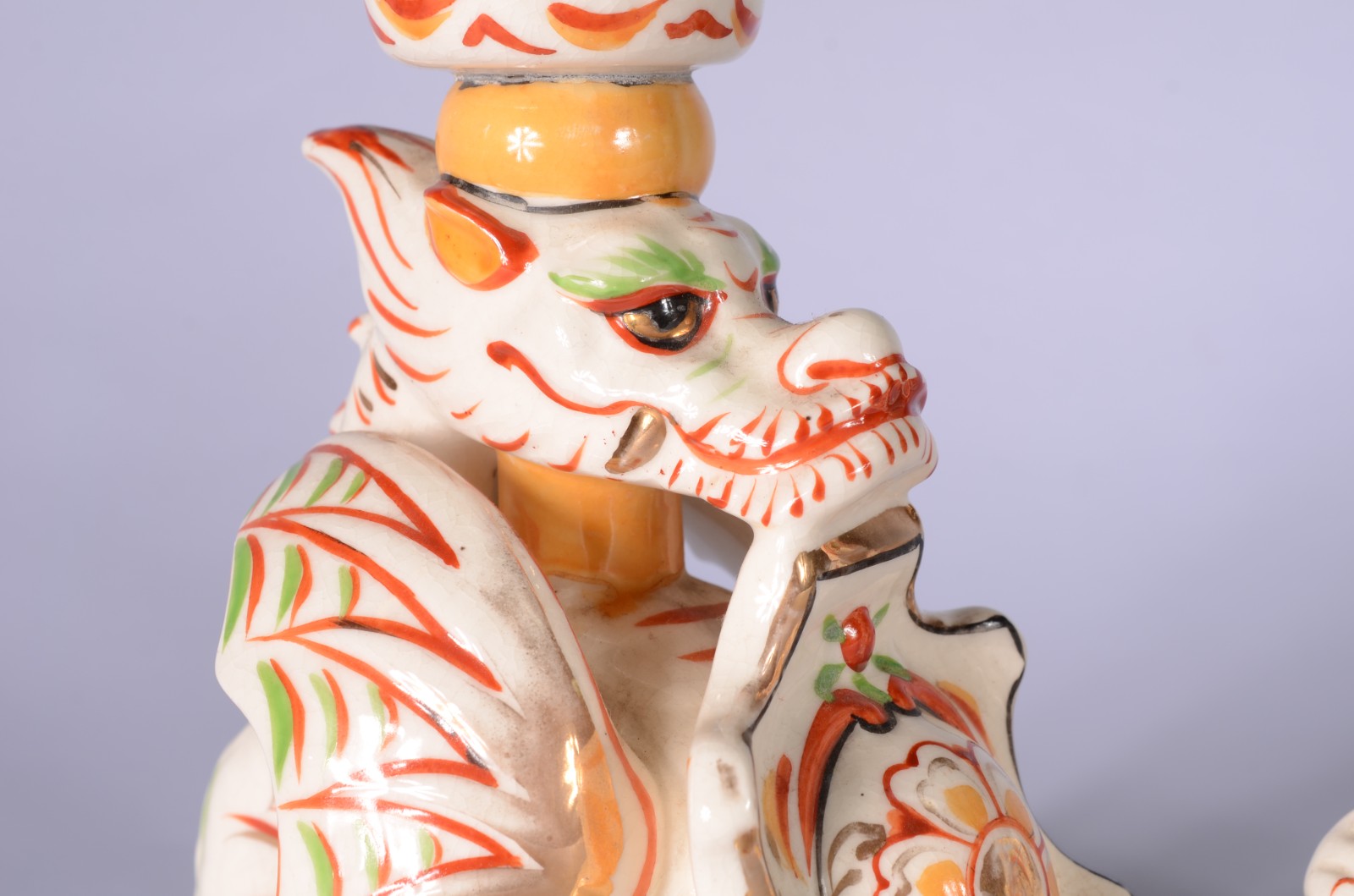 Par de castiçais de cerâmica oriental policromada na forma de... - foto 3 de 9