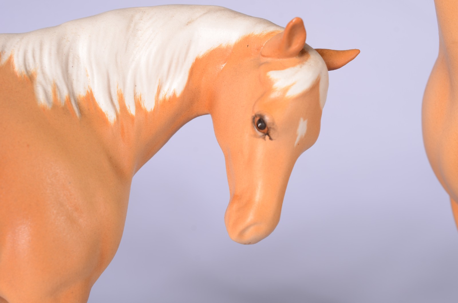 Duas esculturas de porcelana policromada inglesa Beswick... - foto 4 de 8