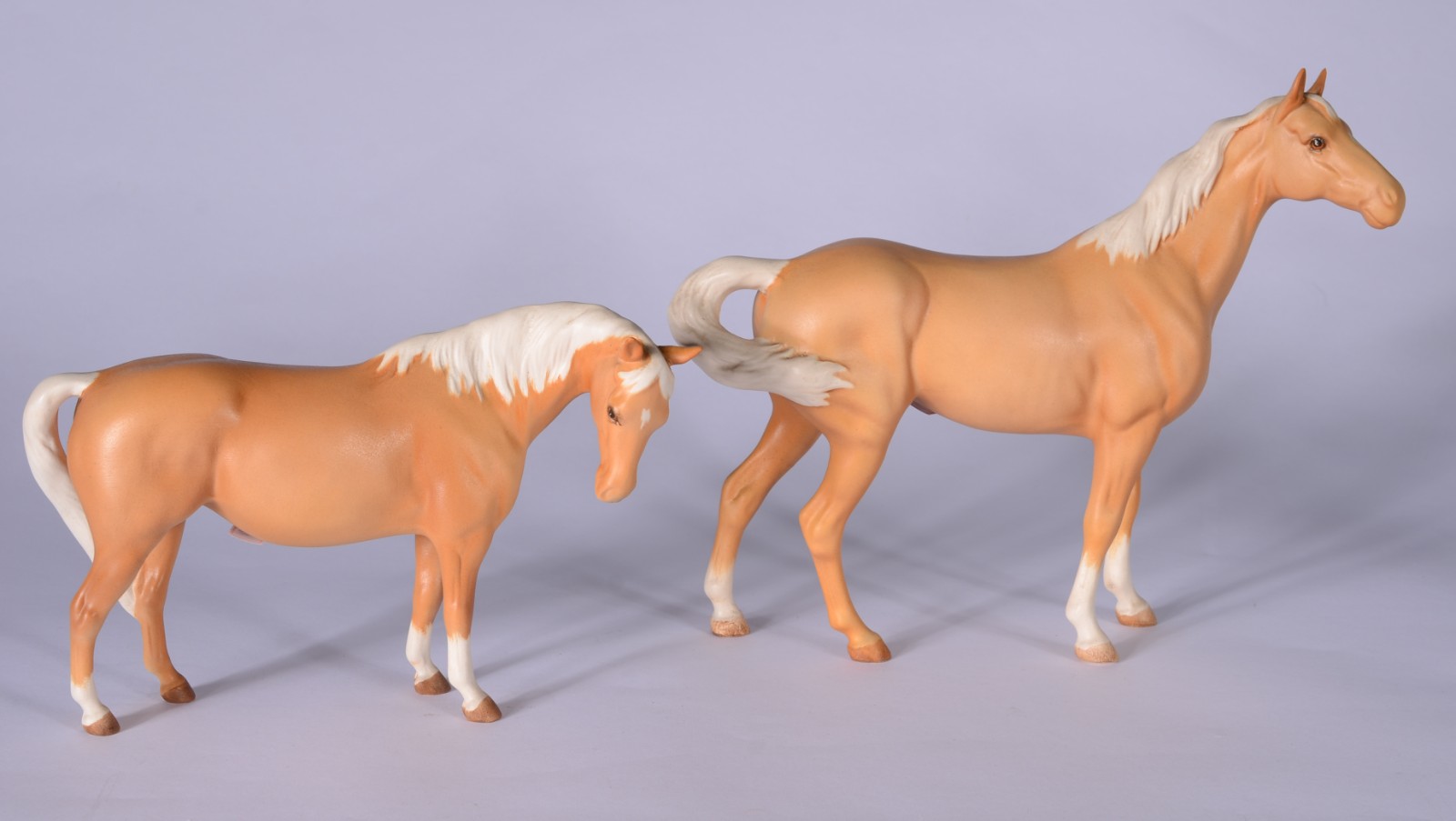 Duas esculturas de porcelana policromada inglesa Beswick... - foto 5 de 8