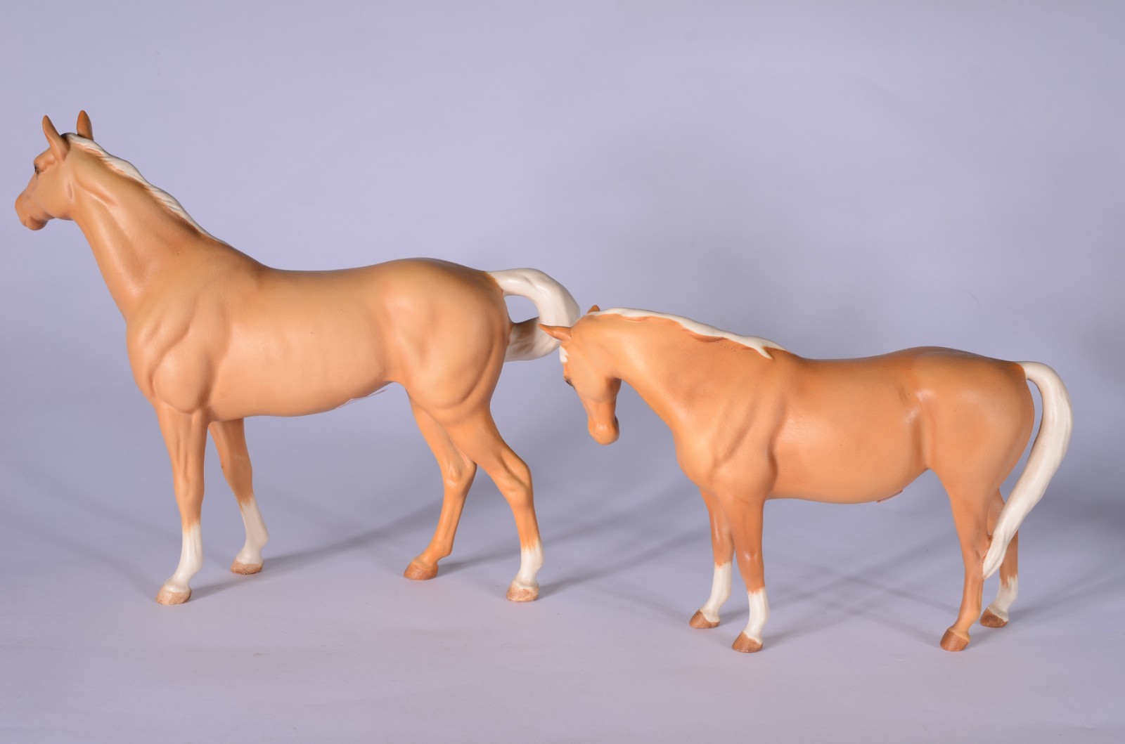 Duas esculturas de porcelana policromada inglesa Beswick... - foto 6 de 8