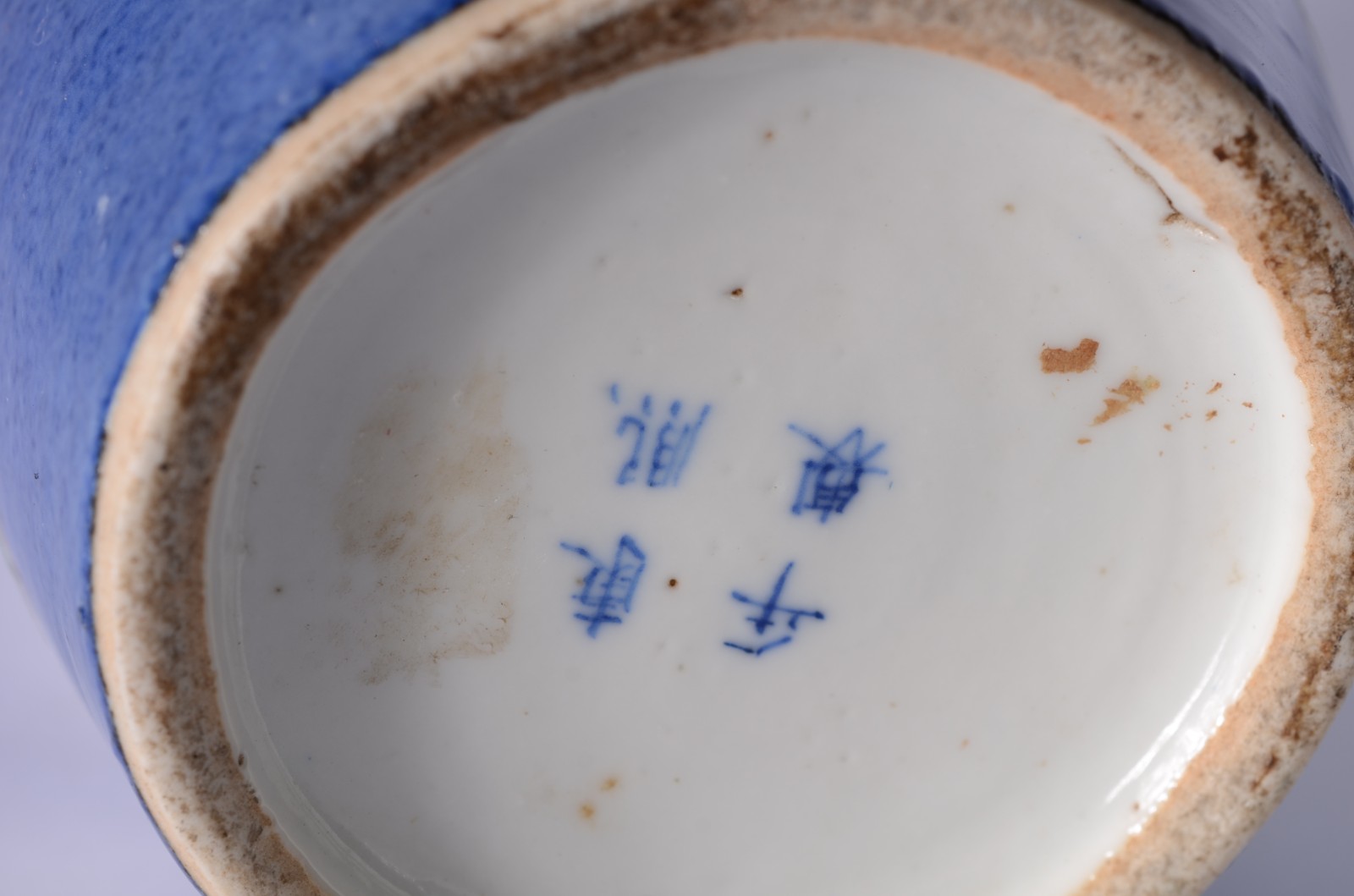 Vaso de porcelana oriental decorado com flores em policromia sobre... - foto 5 de 5