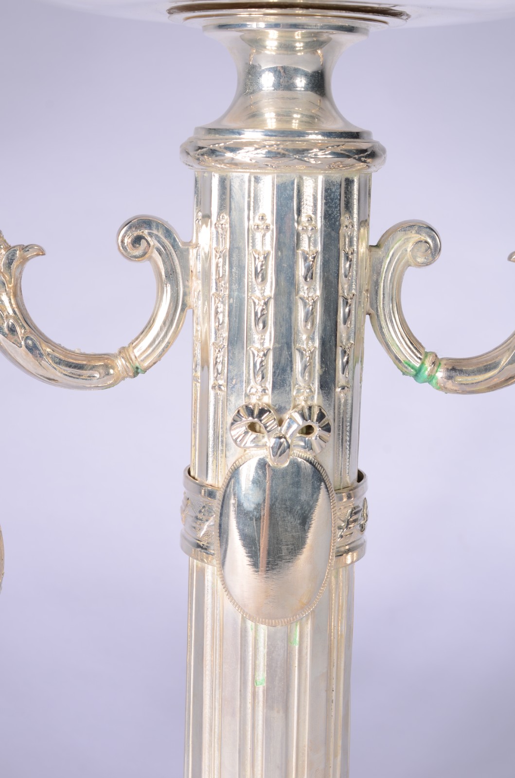 Fruteira de metal prateado com recipiente de cristal lapidado, duas... - foto 4 de 8