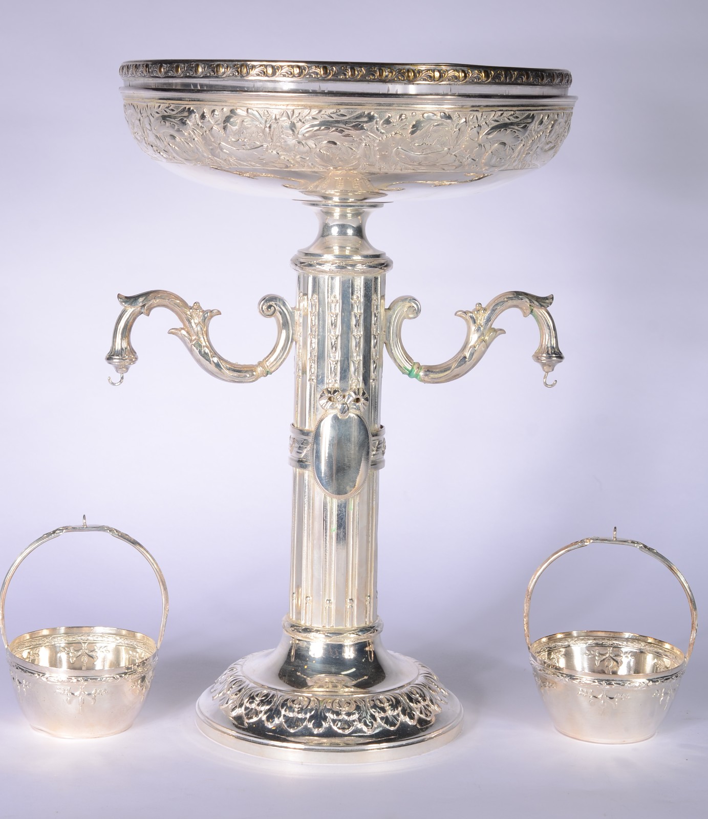 Fruteira de metal prateado com recipiente de cristal lapidado, duas... - foto 6 de 8