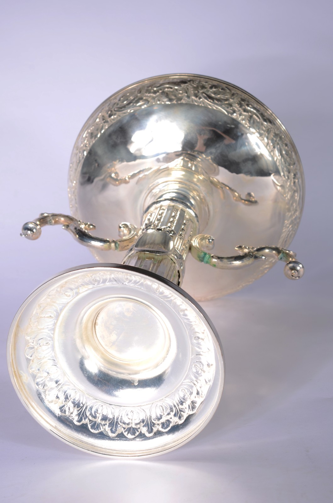 Fruteira de metal prateado com recipiente de cristal lapidado, duas... - foto 8 de 8