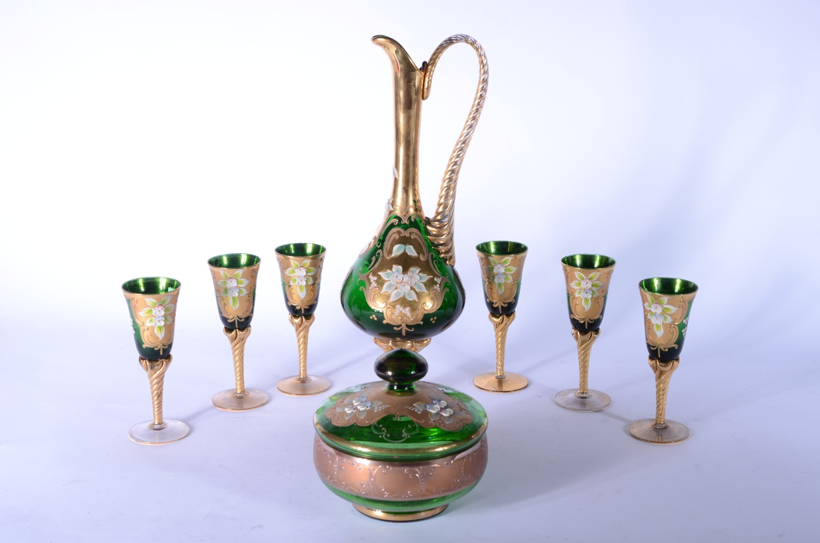 Conjunto de licoreira com 6 cálices e bomboniere de cristal veneziano... - foto 1 de 7