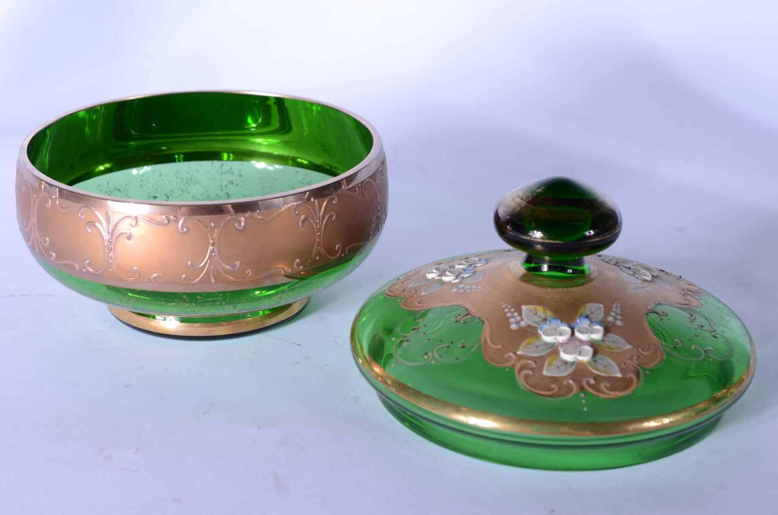 Conjunto de licoreira com 6 cálices e bomboniere de cristal veneziano... - foto 5 de 7