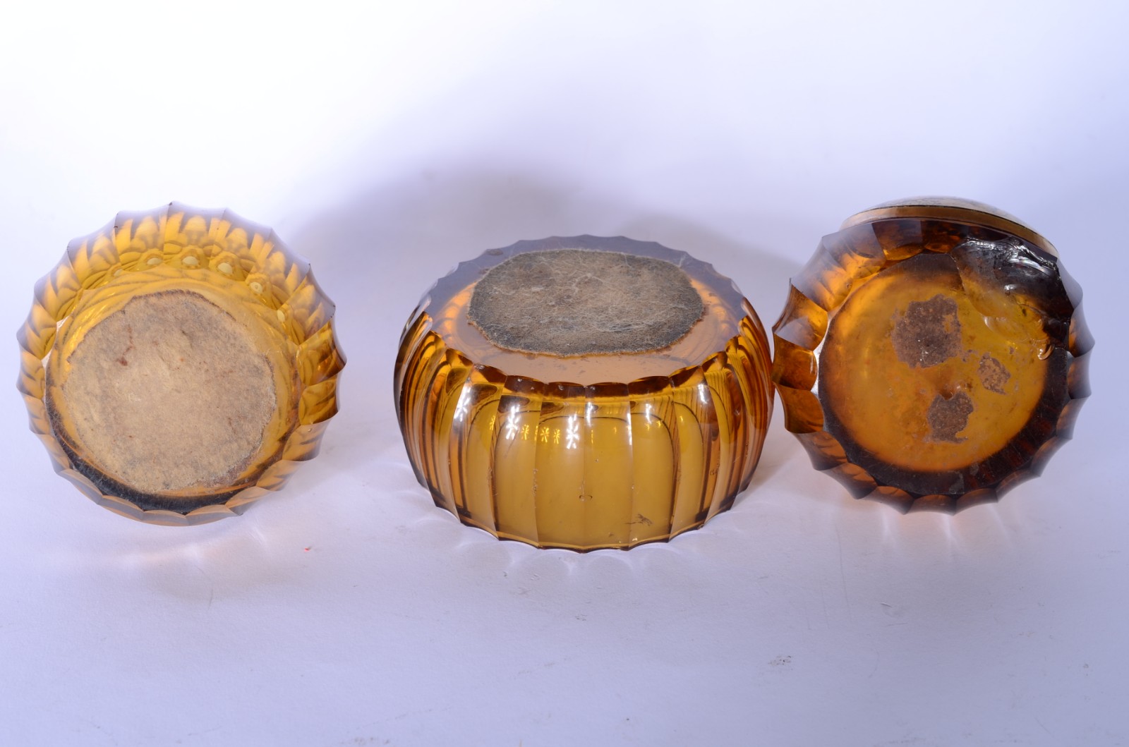 Conjunto com 3 peças de cristal na cor âmbar com detalhes dourados... - foto 4 de 11