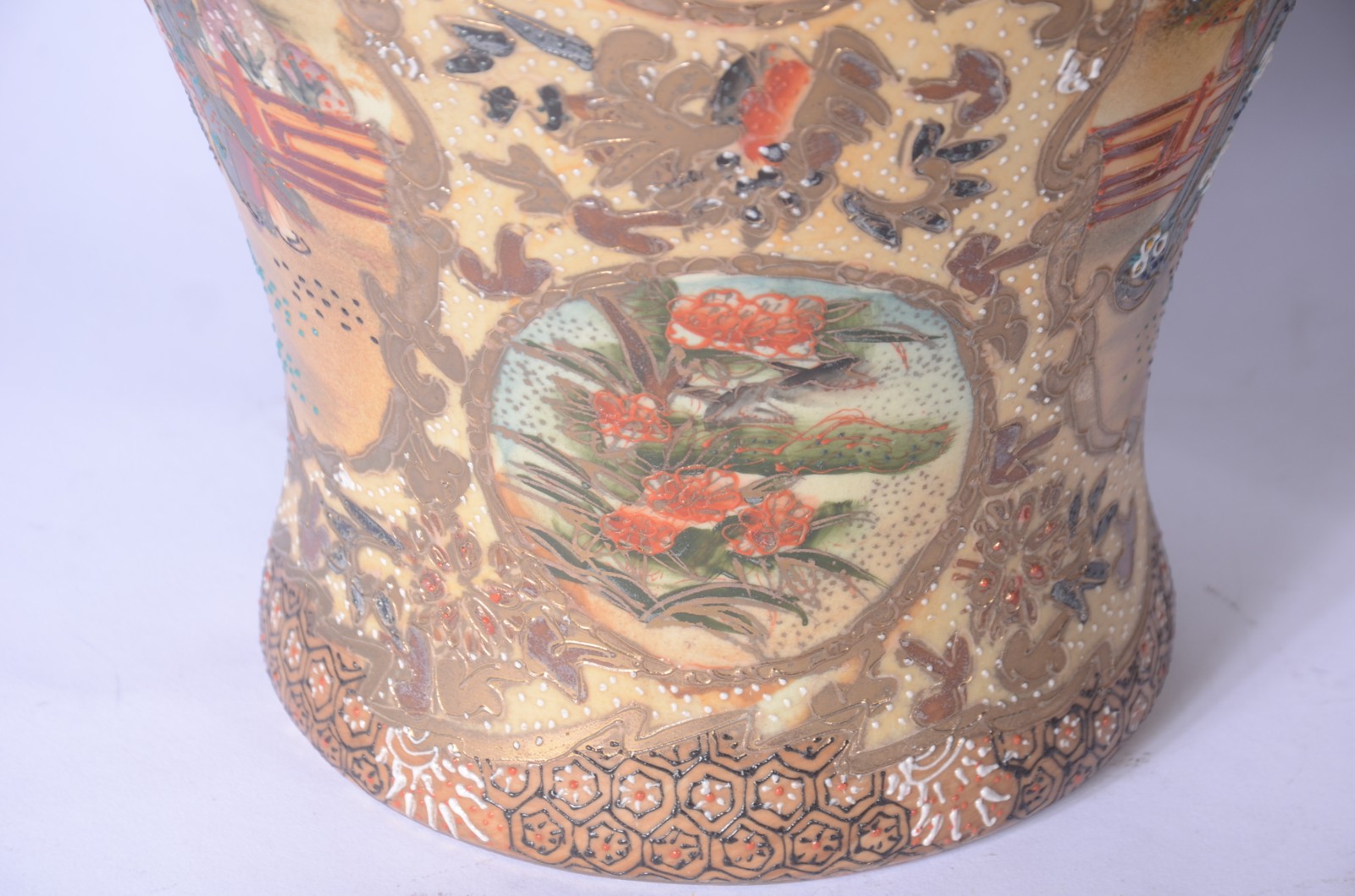 Vaso e potiche de porcelana oriental decorados com figuras em... - foto 9 de 11