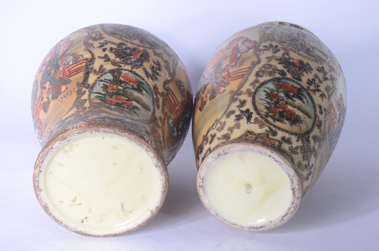 Vaso e potiche de porcelana oriental decorados com figuras em... - foto 10 de 11