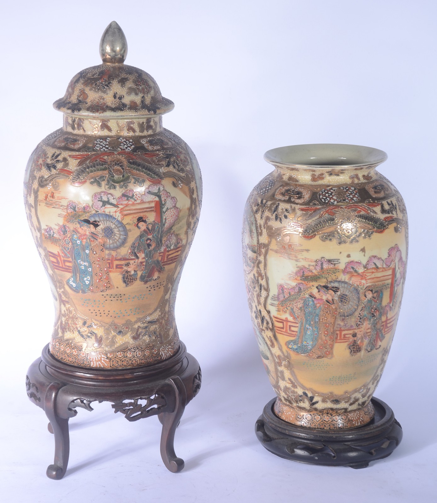 Vaso e potiche de porcelana oriental decorados com figuras em... - foto 1 de 11