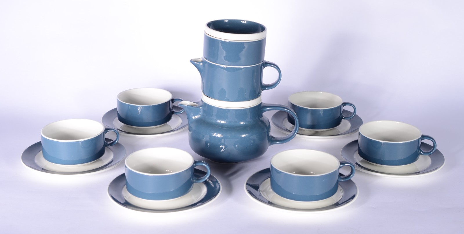 Pequeno serviço de chá de porcelana italiana azul e branca, composto... - foto 1 de 6
