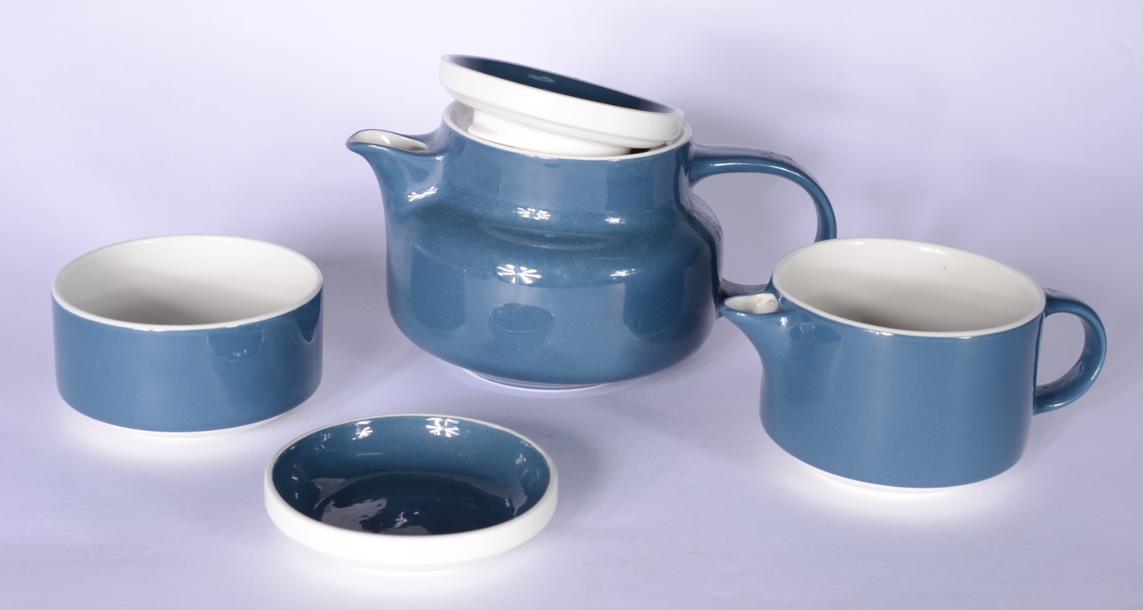 Pequeno serviço de chá de porcelana italiana azul e branca, composto... - foto 4 de 6