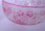 Conjunto de antigas lavandas de cristal lavrado... - Conjunto de antigas lavandas de cristal lavrado com flores, doublé rosa, possivelmente Baccarat, sendo 10 redondas e 6 quadradas. Total: 16 peças.