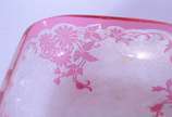 Conjunto de antigas lavandas de cristal lavrado... - Conjunto de antigas lavandas de cristal lavrado com flores, doublé rosa, possivelmente Baccarat, sendo 10 redondas e 6 quadradas. Total: 16 peças.