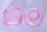 Conjunto de antigas lavandas de cristal lavrado... - Conjunto de antigas lavandas de cristal lavrado com flores, doublé rosa, possivelmente Baccarat, sendo 10 redondas e 6 quadradas. Total: 16 peças.