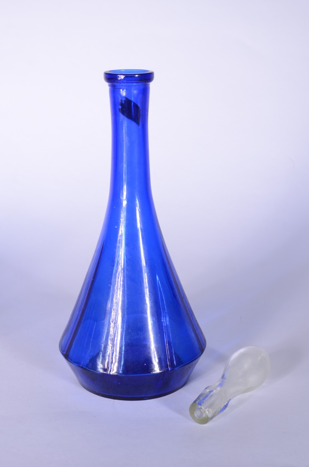 Conjunto de licoreira de vidro azul com 6 copinhos. - foto 4 de 7