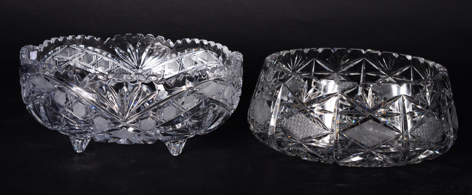 Duas fruteiras de cristal tcheco lapidado, bordas "dentadas". - foto 1 de 11