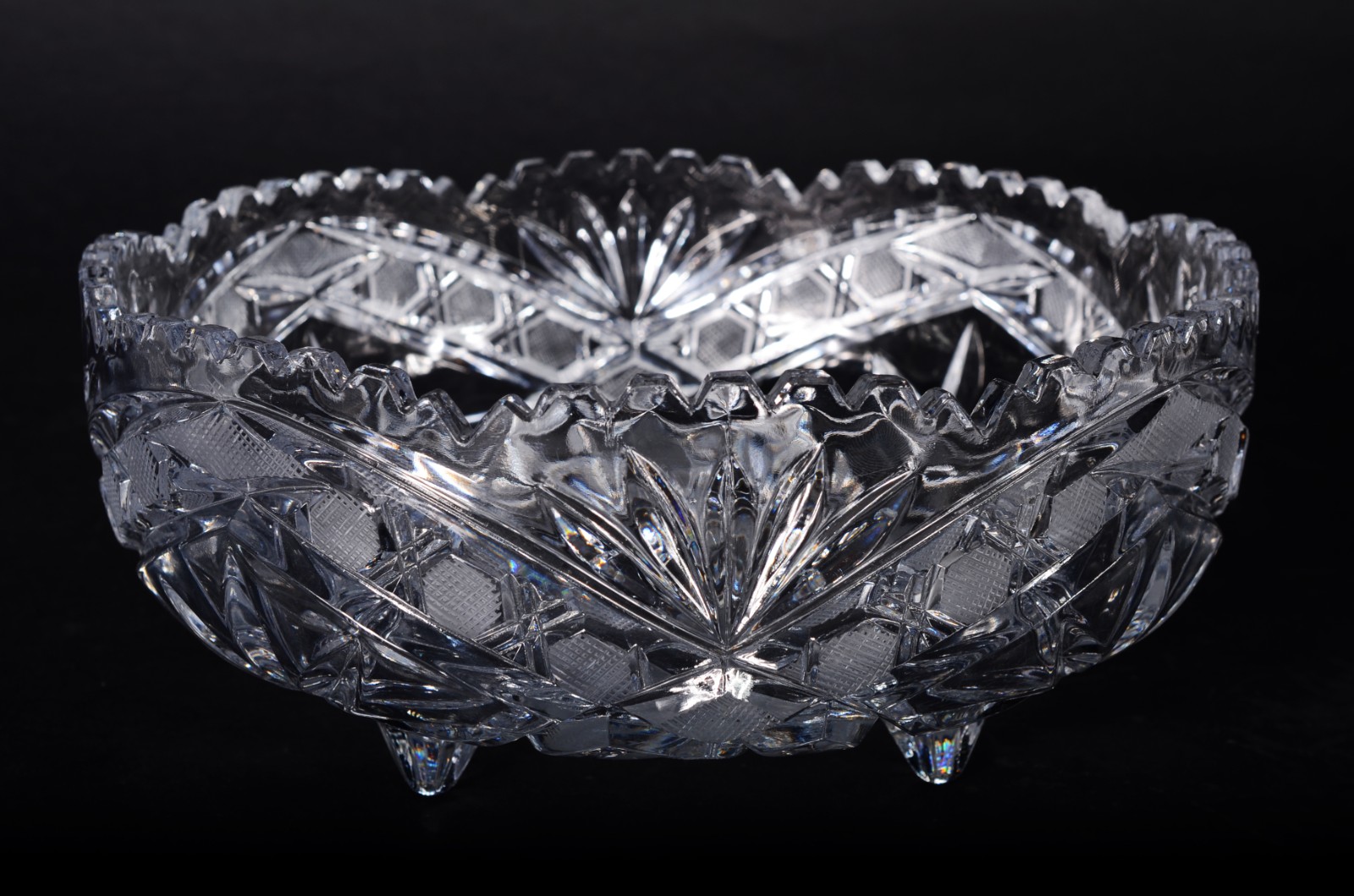 Duas fruteiras de cristal tcheco lapidado, bordas "dentadas". - foto 2 de 11