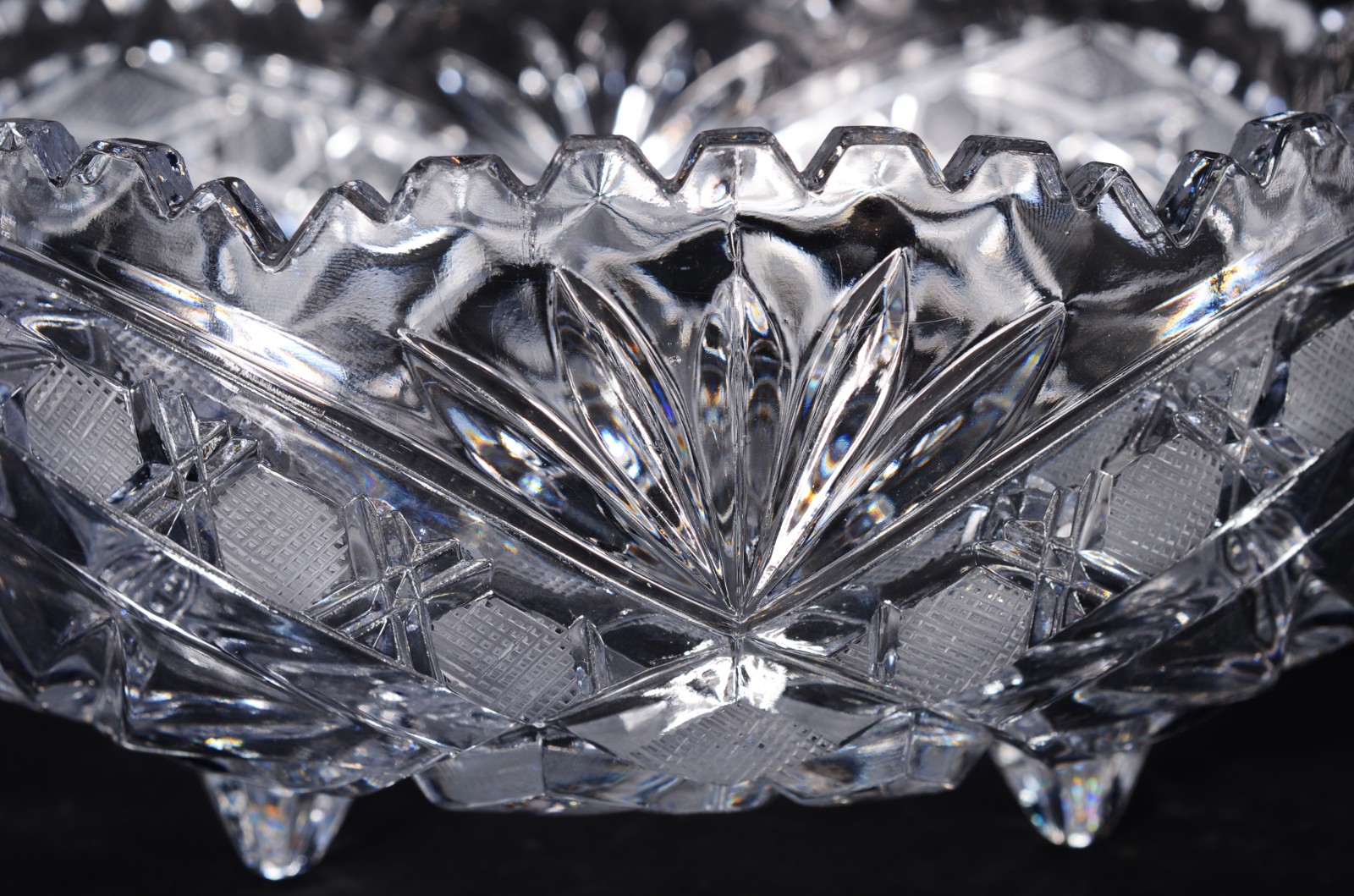 Duas fruteiras de cristal tcheco lapidado, bordas "dentadas". - foto 4 de 11