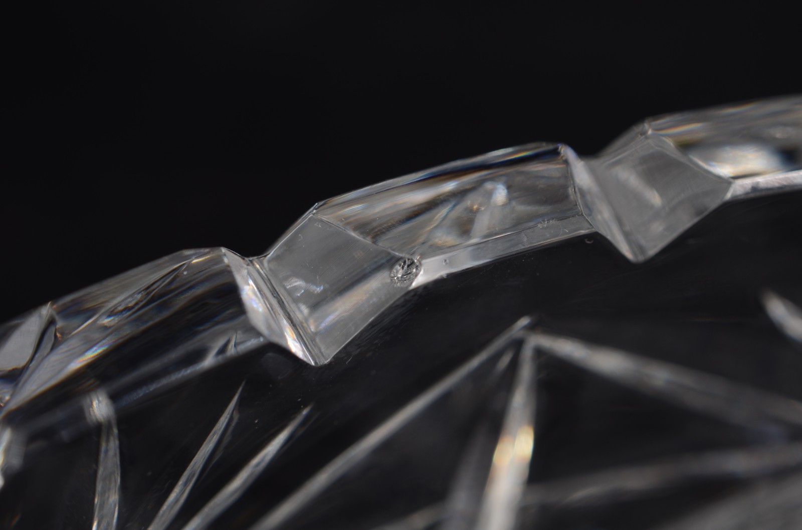 Duas fruteiras de cristal tcheco lapidado, bordas "dentadas". - foto 9 de 11